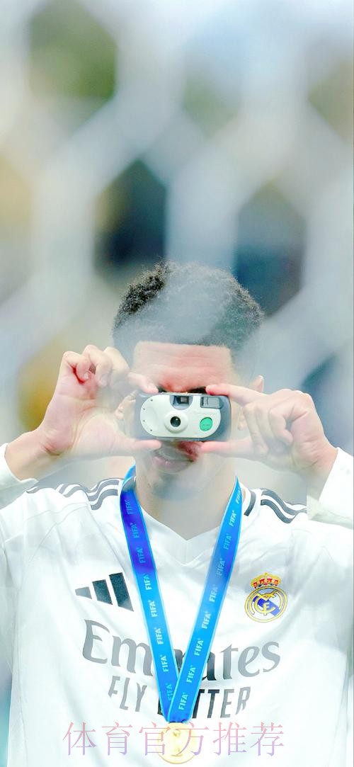 贝林厄姆谈加盟皇马:我梦寐以求 渴望上场比赛 贝林厄姆谈加盟皇马:我梦寐以求 渴望上场比赛